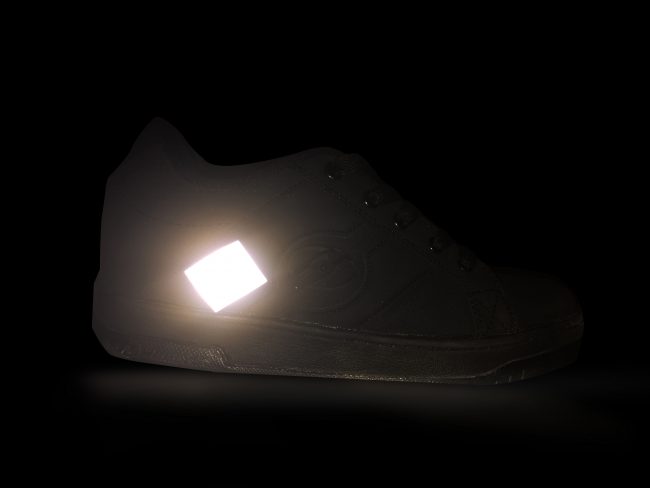 Zapatilla6 fondo negro